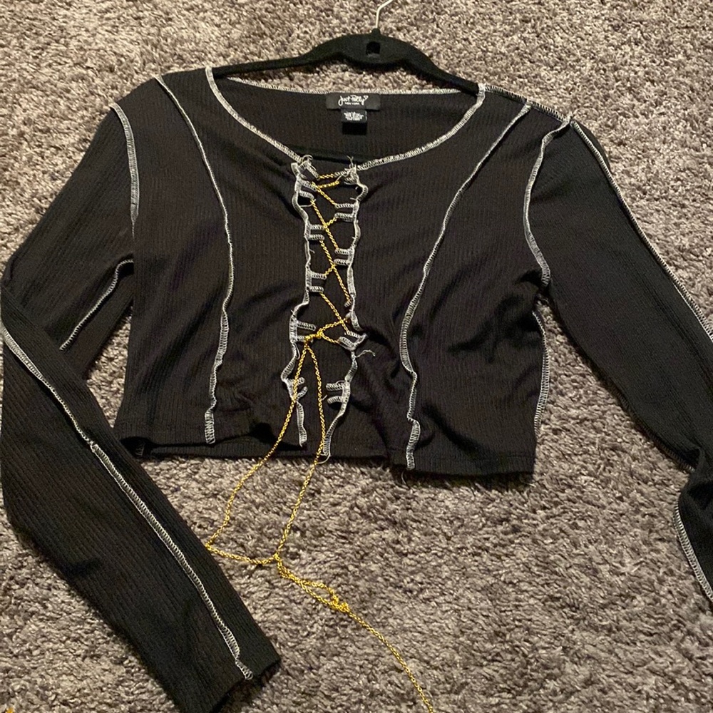 Cropped chained top